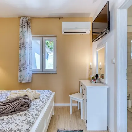 Leta - Luxury In A Oasis With Heated Swimming Pool, Fitness Center And Summer Kitchen - Kvarner