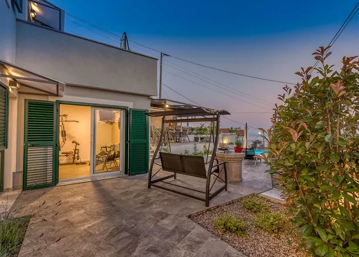 Leta - Luxury In A Oasis With Heated Swimming Pool, Fitness Center And Summer Kitchen - Kvarner *
