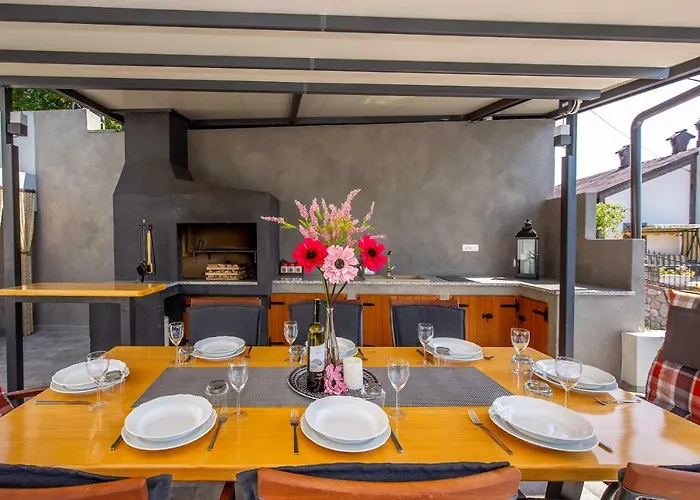 Leta - Luxury In A Oasis With Heated Swimming Pool, Fitness Center And Summer Kitchen - Kvarner Villa Hreljin